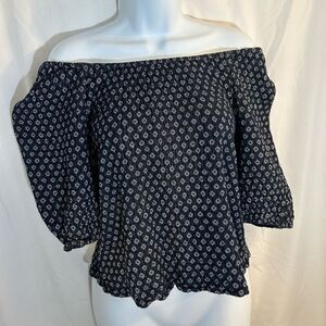 Off the shoulder universal threads good co top